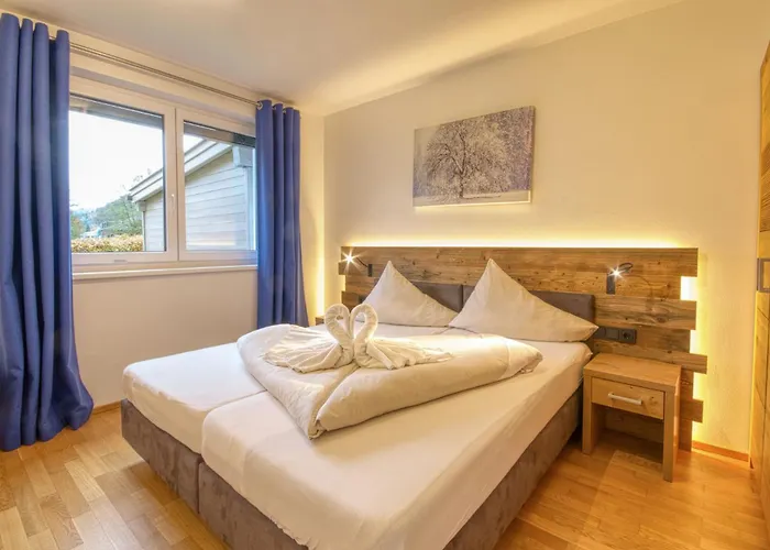 Golf & Glacier View - By Alpen